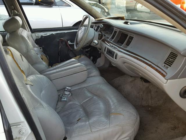 1LNLM82W3SY753121 - 1995 LINCOLN TOWN CAR S WHITE photo 5