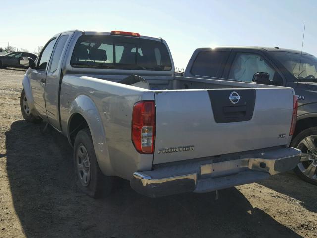 1N6BD0CT8AC413249 - 2010 NISSAN FRONTIER K SILVER photo 3