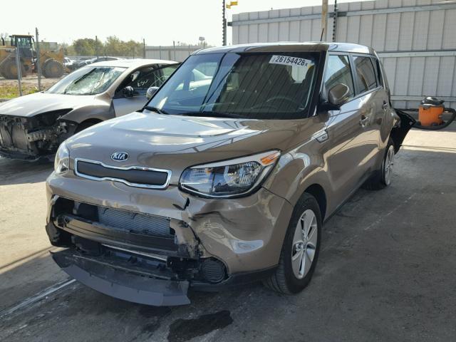 KNDJN2A28G7267387 - 2016 KIA SOUL BROWN photo 2