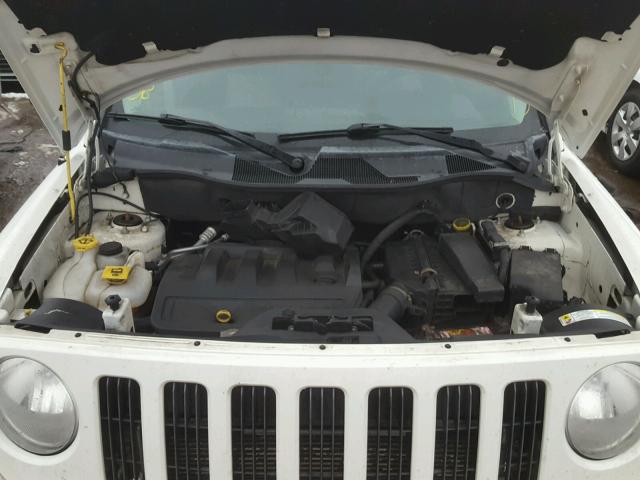 1J8FF28W37D396384 - 2007 JEEP PATRIOT SP WHITE photo 7