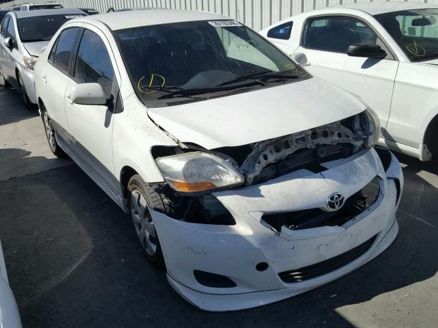 JTDBT923581225578 - 2008 TOYOTA YARIS WHITE photo 1