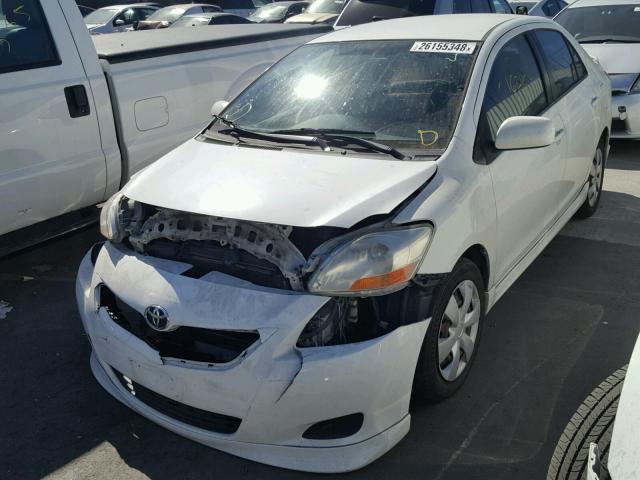 JTDBT923581225578 - 2008 TOYOTA YARIS WHITE photo 2