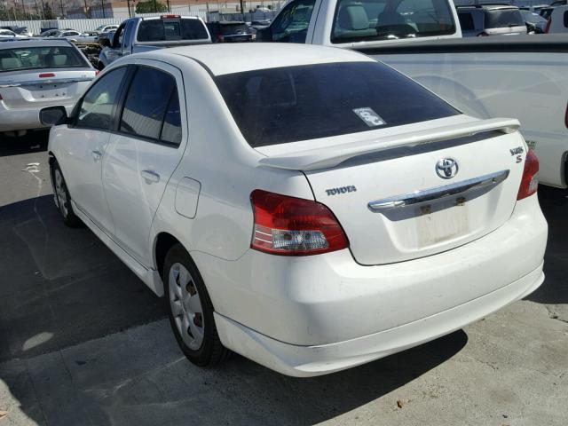 JTDBT923581225578 - 2008 TOYOTA YARIS WHITE photo 3