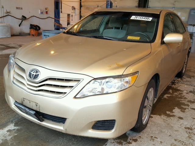 4T4BF3EK3AR005840 - 2010 TOYOTA CAMRY BASE GOLD photo 2