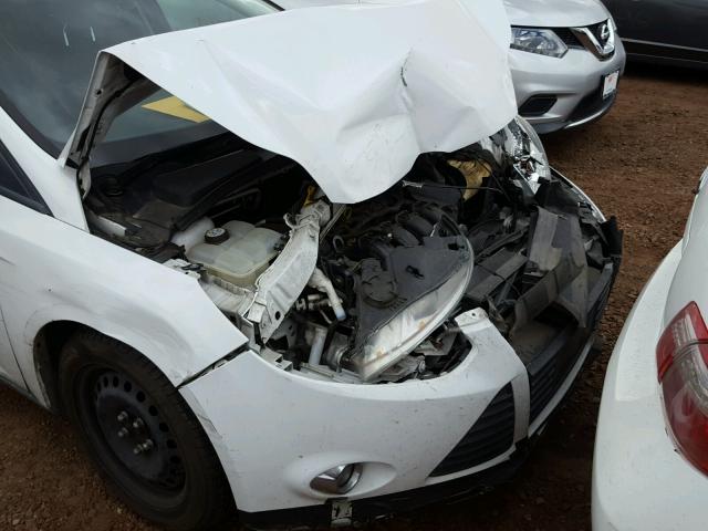 1FAHP3F28CL217023 - 2012 FORD FOCUS SE WHITE photo 9