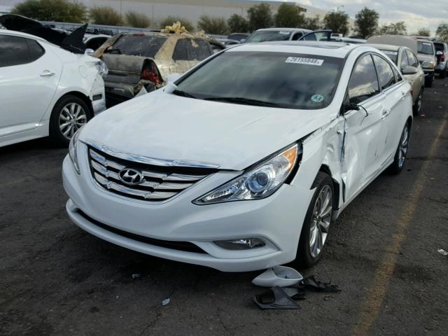 5NPEC4AC7DH703102 - 2013 HYUNDAI SONATA SE WHITE photo 2