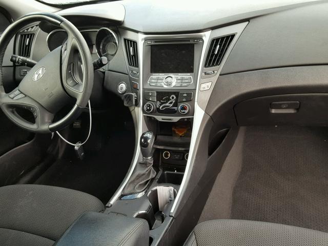 5NPEC4AC7DH703102 - 2013 HYUNDAI SONATA SE WHITE photo 9