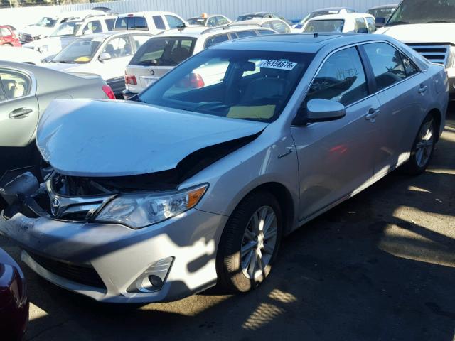 4T1BD1FKXCU005016 - 2012 TOYOTA CAMRY HYBR SILVER photo 2