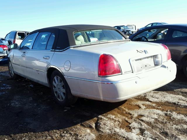 1LNHM85WX4Y673738 - 2004 LINCOLN TOWN CAR U CREAM photo 3