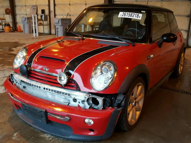 WMWRE335X6TJ34858 - 2006 MINI COOPER S RED photo 2