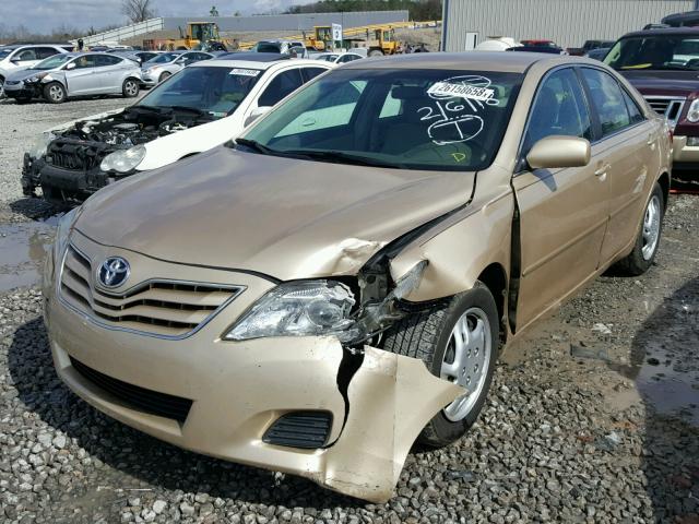 4T1BF3EKXAU055290 - 2010 TOYOTA CAMRY BASE GOLD photo 2