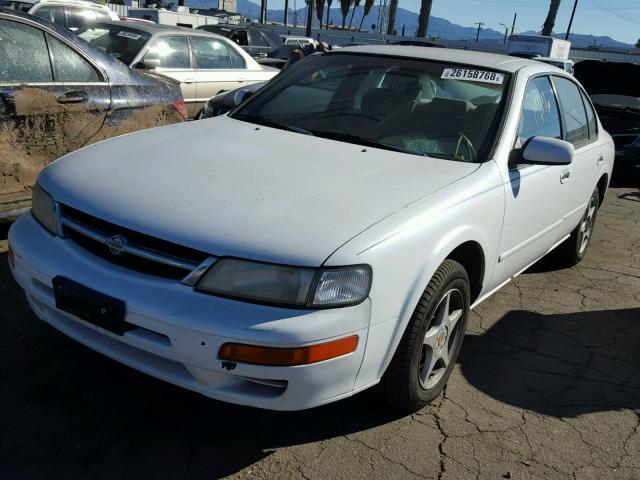 JN1CA21D2WT504180 - 1998 NISSAN MAXIMA GLE WHITE photo 2