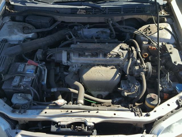 JHMCG66002C003645 - 2002 HONDA ACCORD EX GOLD photo 7