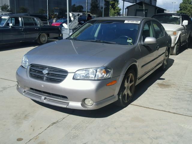 JN1CA31D21T828115 - 2001 NISSAN MAXIMA GXE SILVER photo 2