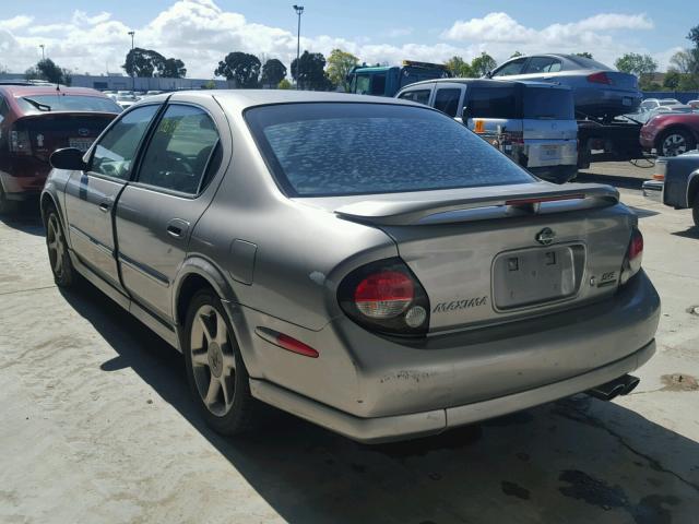 JN1CA31D21T828115 - 2001 NISSAN MAXIMA GXE SILVER photo 3