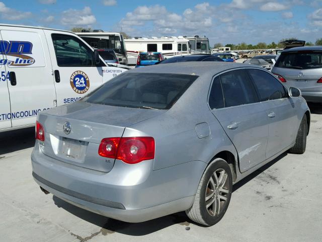 3VWRF71K66M812369 - 2006 VOLKSWAGEN JETTA 2.5 SILVER photo 4