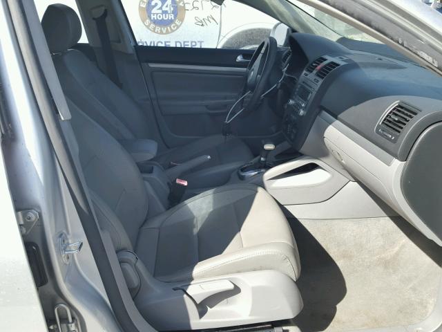 3VWRF71K66M812369 - 2006 VOLKSWAGEN JETTA 2.5 SILVER photo 5