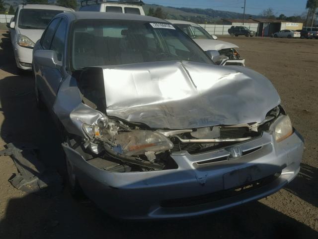 3HGCG6658YG705118 - 2000 HONDA ACCORD LX SILVER photo 1