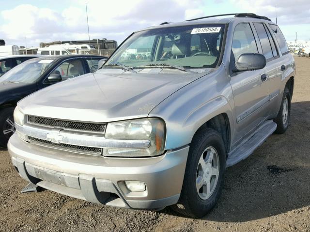 1GNDS13S822201822 - 2002 CHEVROLET TRAILBLAZE SILVER photo 2