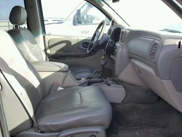 1GNDS13S822201822 - 2002 CHEVROLET TRAILBLAZE SILVER photo 5