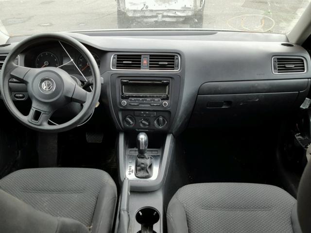 3VW2K7AJ1CM385067 - 2012 VOLKSWAGEN JETTA BASE ნაცრისფერი ფოტო 9