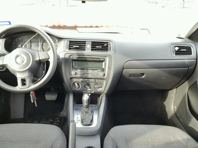 3VW2K7AJ2CM385305 - 2012 VOLKSWAGEN JETTA BASE ვერცხლისფერი ფოტო 9