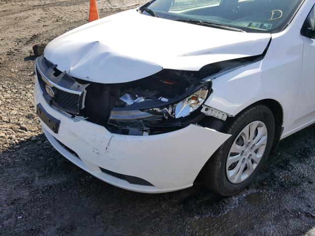 KNAFU4A21A5240908 - 2010 KIA FORTE EX WHITE photo 9