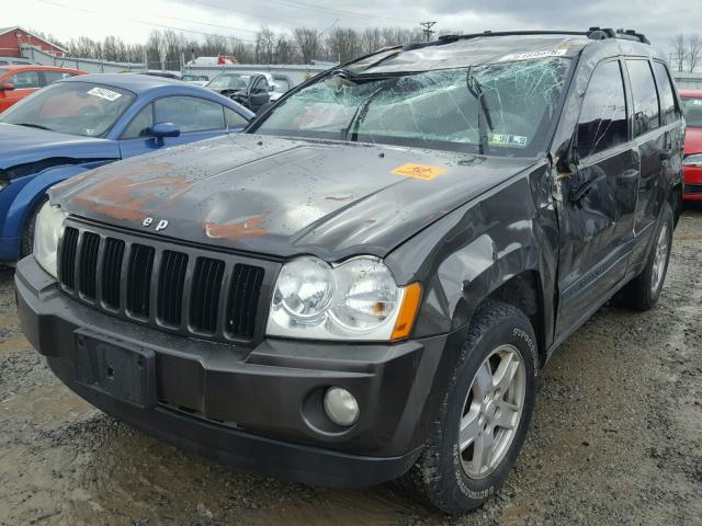 1J4GR48K35C674497 - 2005 JEEP GRAND CHER GRAY photo 2