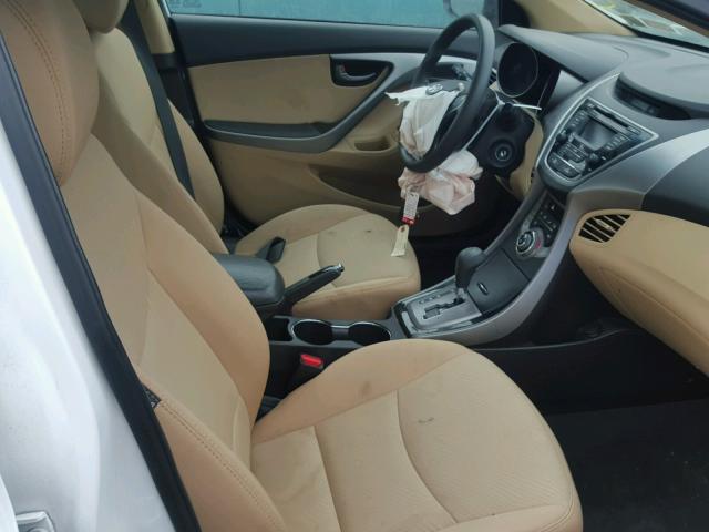 5NPDH4AEXDH269787 - 2013 HYUNDAI ELANTRA GL WHITE photo 5