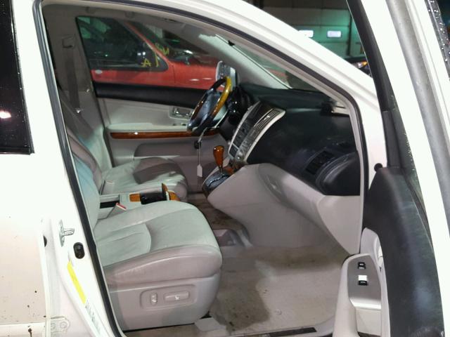 2T2HA31U44C006779 - 2004 LEXUS RX 330 WHITE photo 5