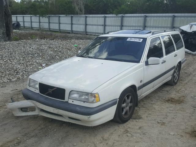 YV1LW5714S2137032 - 1995 VOLVO 850 WHITE photo 2