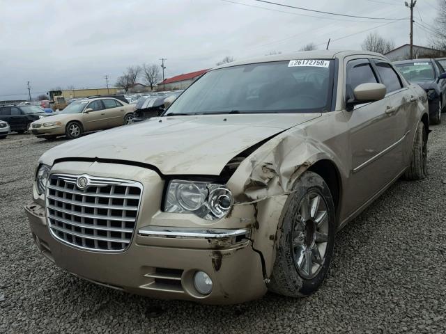 2C3KA33G98H309719 - 2008 CHRYSLER 300 LIMITE TAN photo 2