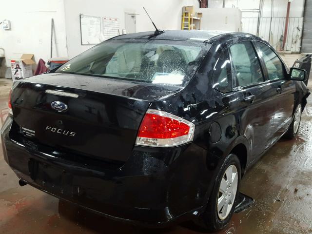 1FAHP34NX8W193195 - 2008 FORD FOCUS S/SE BLACK photo 4