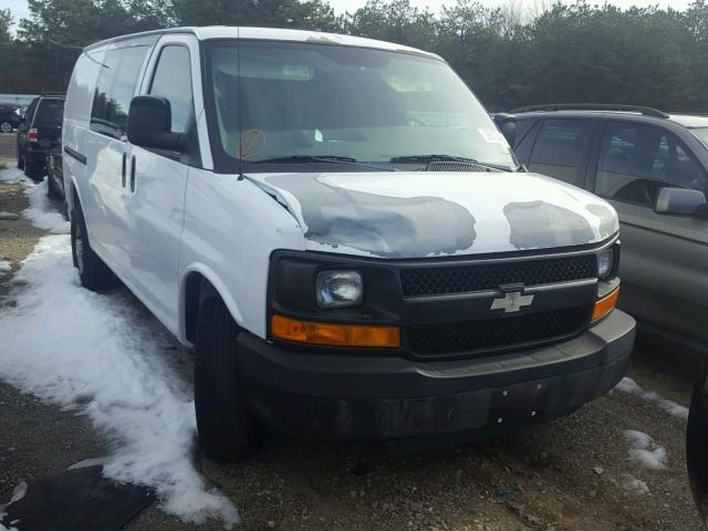 1GCGG25V671137815 - 2007 CHEVROLET EXPRESS G2 WHITE photo 1