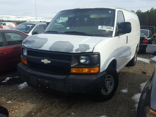 1GCGG25V671137815 - 2007 CHEVROLET EXPRESS G2 WHITE photo 2