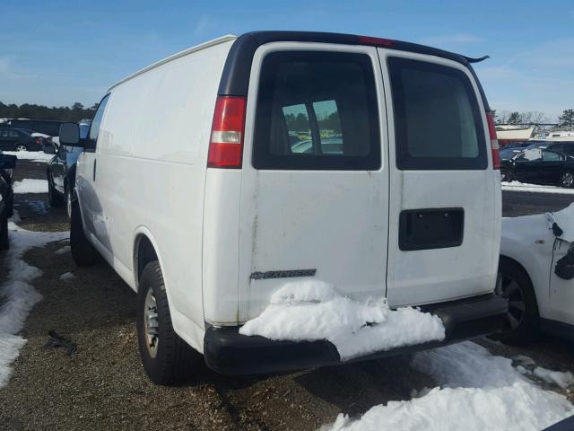 1GCGG25V671137815 - 2007 CHEVROLET EXPRESS G2 WHITE photo 3