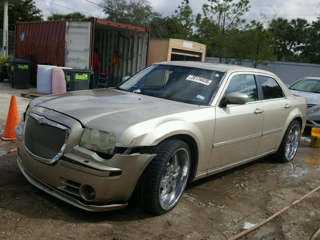 2C3KA53G46H165571 - 2006 CHRYSLER 300 TOURIN GOLD photo 2