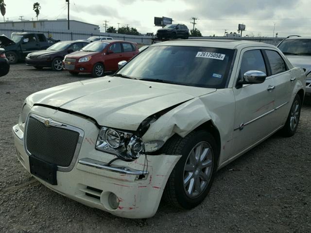 2C3LA63H76H420376 - 2006 CHRYSLER 300C WHITE photo 2