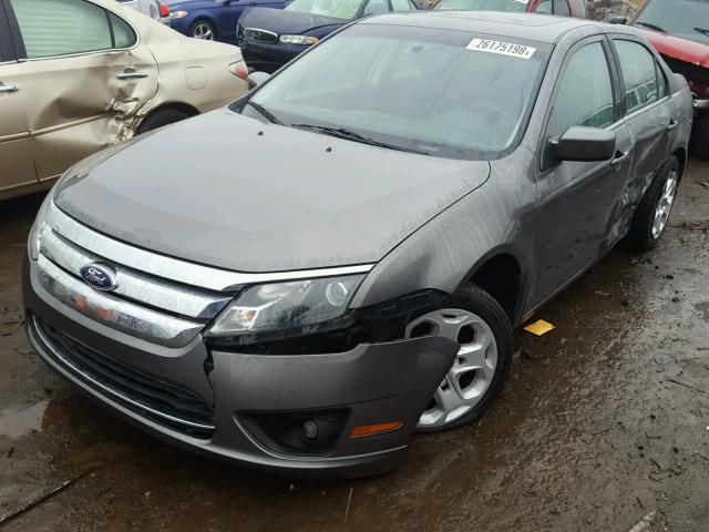 3FAHP0HA1BR113721 - 2011 FORD FUSION SE GRAY photo 2