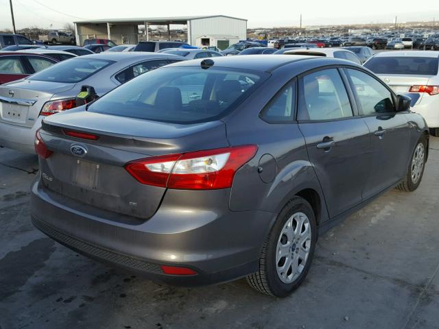 1FAHP3F25CL259648 - 2012 FORD FOCUS SE GRAY photo 4