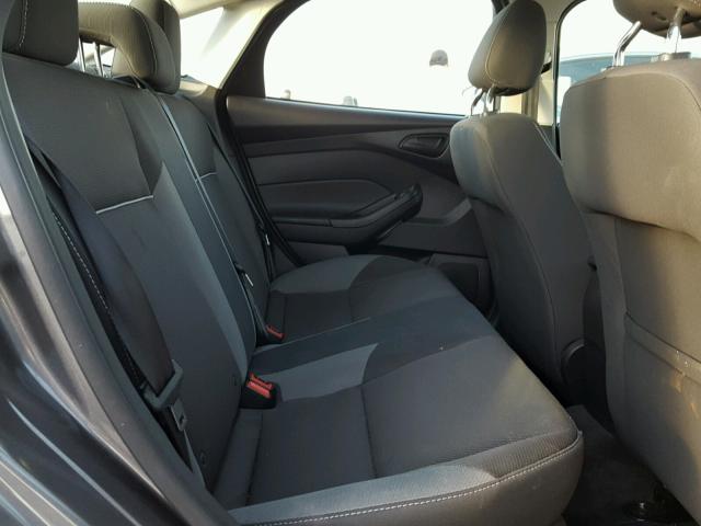 1FAHP3F25CL259648 - 2012 FORD FOCUS SE GRAY photo 6