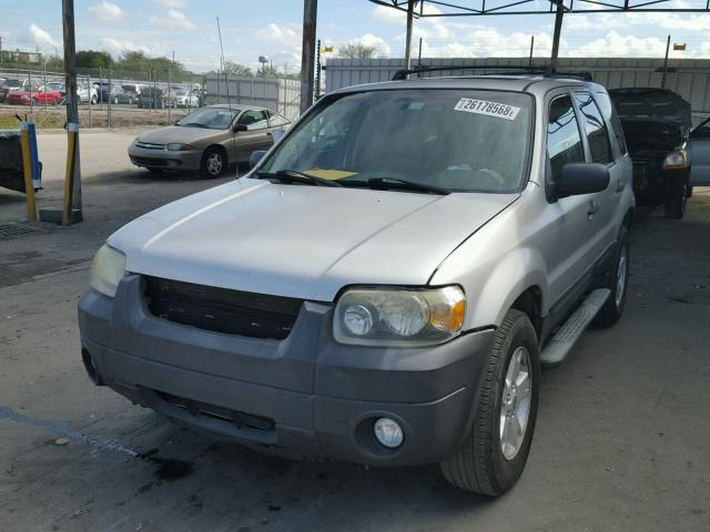 1FMYU03197KB36536 - 2007 FORD ESCAPE XLT SILVER photo 2