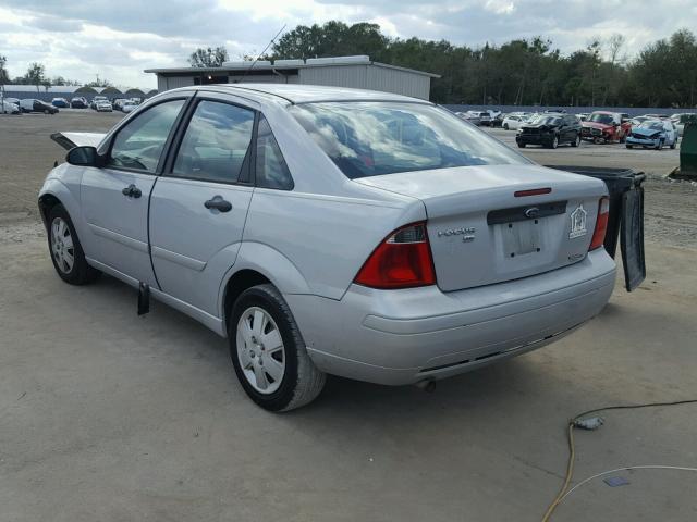 1FAFP34N57W256404 - 2007 FORD FOCUS ZX4 SILVER photo 3