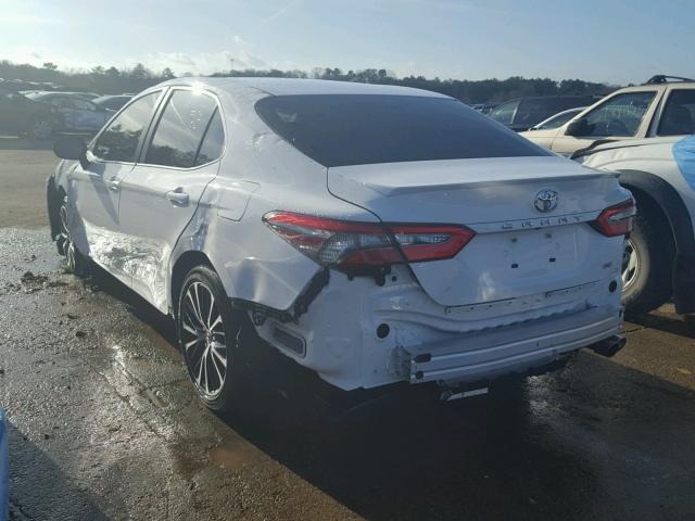 JTNB11HKXJ3026098 - 2018 TOYOTA CAMRY L WHITE photo 3