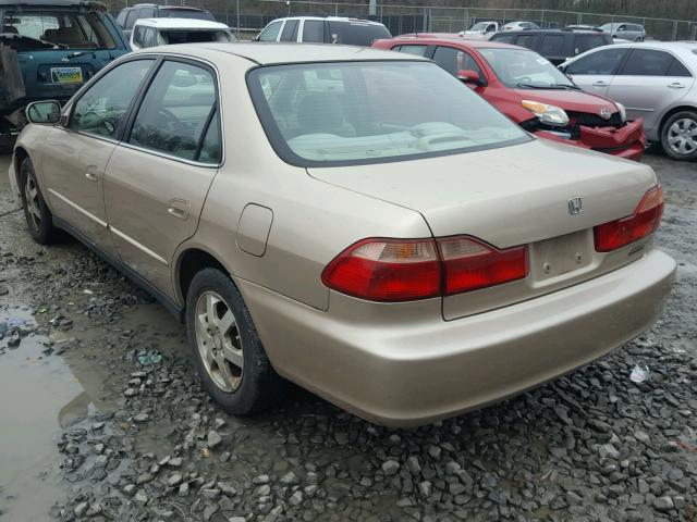 1HGCG6698YA115115 - 2000 HONDA ACCORD SE GOLD photo 3