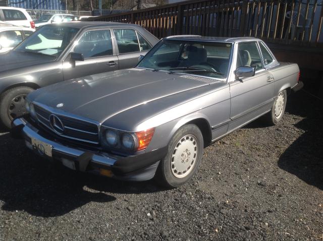 WDBBA48D1JA081122 - 1988 MERCEDES-BENZ 560 SL SILVER photo 2