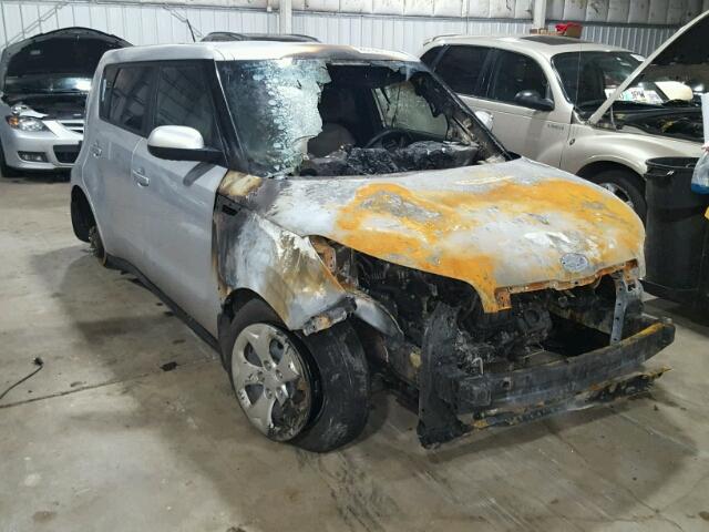 KNDJN2A25F7756358 - 2015 KIA SOUL GRAY photo 1