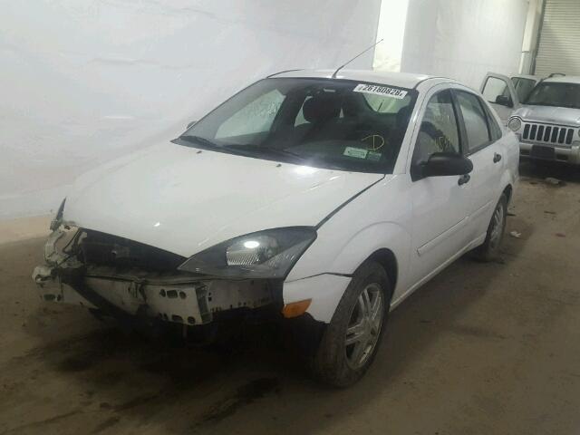 1FAFP34P93W204415 - 2003 FORD FOCUS SE WHITE photo 2