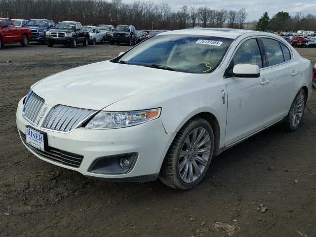 1LNHL9DR1CG805651 - 2012 LINCOLN MKS WHITE photo 2