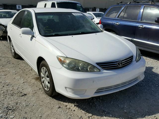 4T1BE30K45U013102 - 2005 TOYOTA CAMRY LE WHITE photo 1